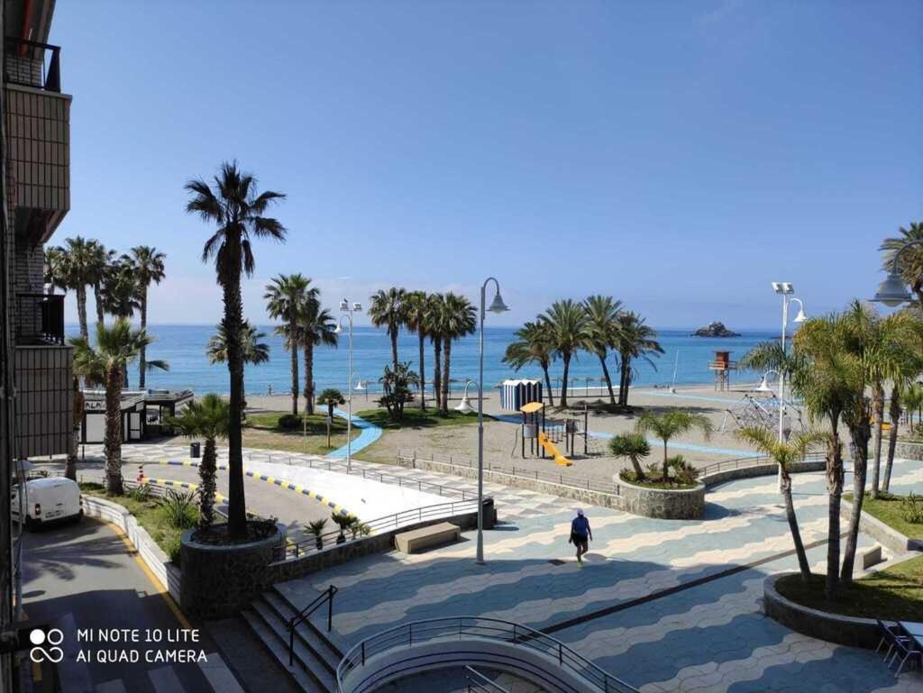 Centro-Primera Linea De Playa Almunecar Bagian luar foto